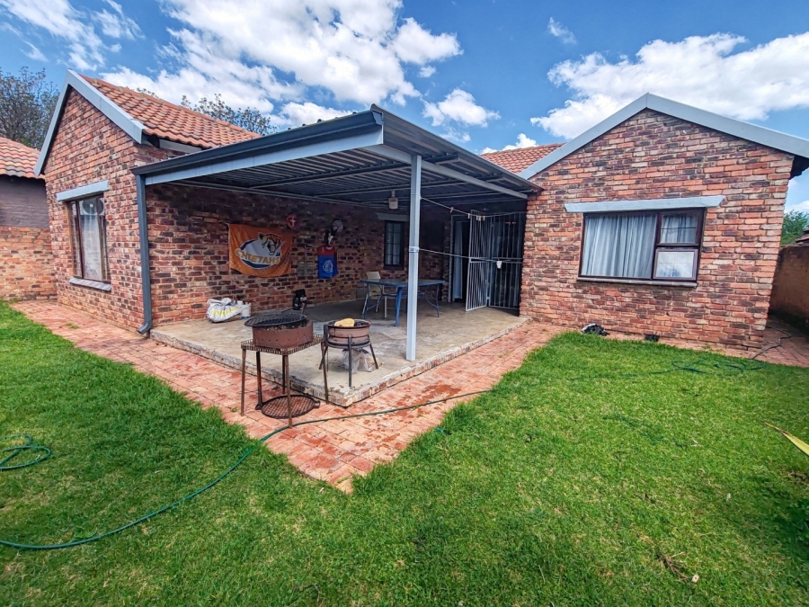 3 Bedroom Property for Sale in Mooivallei Park North West